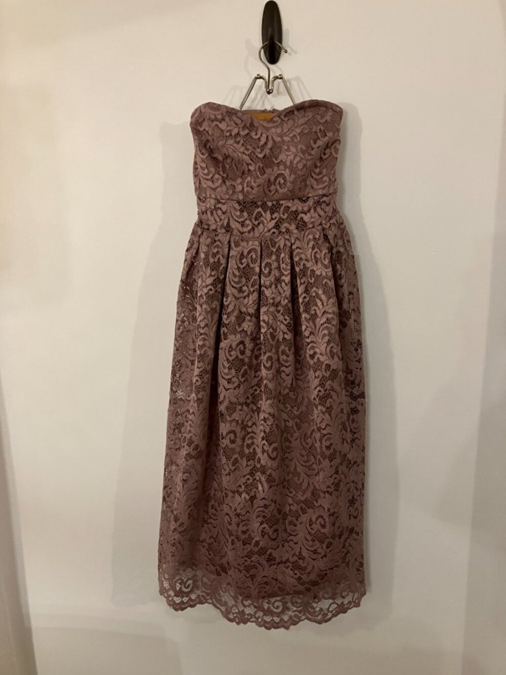 Lace Dress - Picture 2 of 6